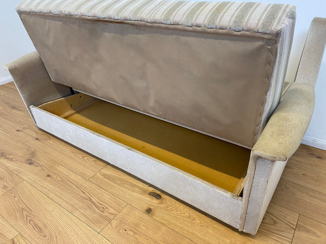 WMK # Gemütliches und gut erhaltenes 70er Jahre Sofa mit Schlaffunktion, Bettwäschefach, bequemen Federkern und grau beigem Originalbezug # Couch Schlafsofa Schlafcouch Klappcouch Retro Vintage Berlin