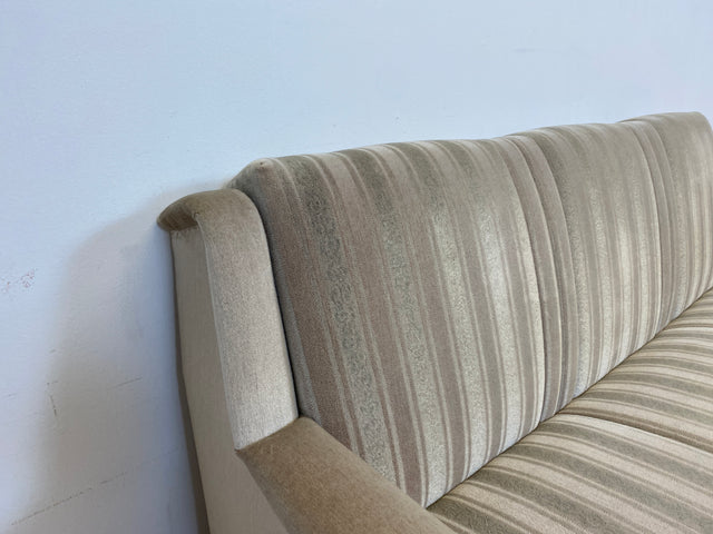 WMK # Gemütliches und gut erhaltenes 70er Jahre Sofa mit Schlaffunktion, Bettwäschefach, bequemen Federkern und grau beigem Originalbezug # Couch Schlafsofa Schlafcouch Klappcouch Retro Vintage Berlin