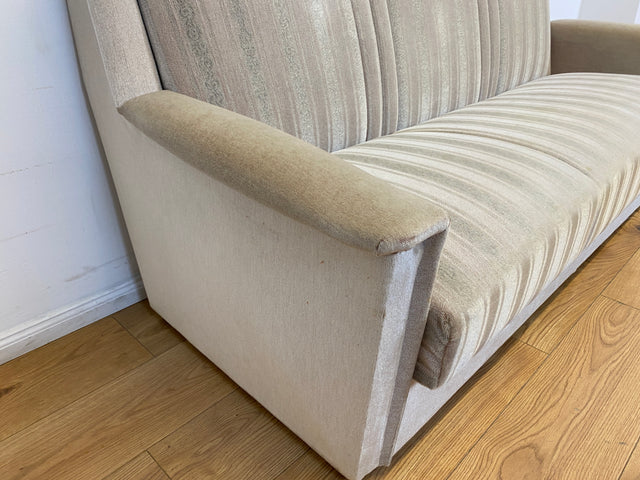 WMK # Gemütliches und gut erhaltenes 70er Jahre Sofa mit Schlaffunktion, Bettwäschefach, bequemen Federkern und grau beigem Originalbezug # Couch Schlafsofa Schlafcouch Klappcouch Retro Vintage Berlin