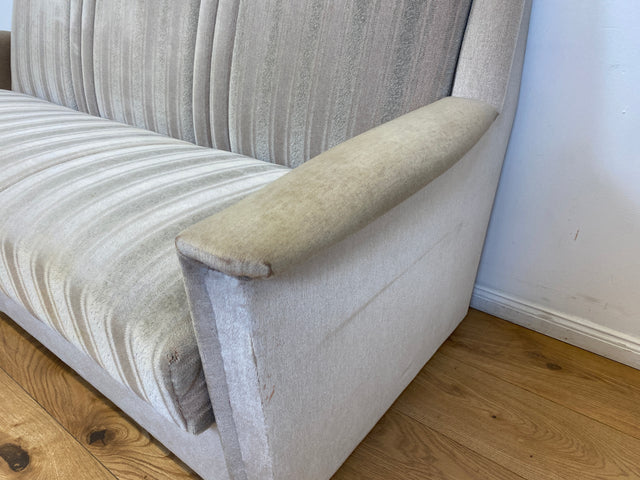 WMK # Gemütliches und gut erhaltenes 70er Jahre Sofa mit Schlaffunktion, Bettwäschefach, bequemen Federkern und grau beigem Originalbezug # Couch Schlafsofa Schlafcouch Klappcouch Retro Vintage Berlin