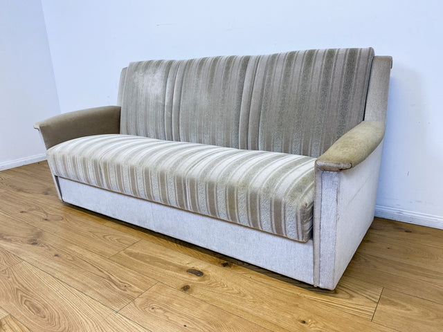 WMK # Gemütliches und gut erhaltenes 70er Jahre Sofa mit Schlaffunktion, Bettwäschefach, bequemen Federkern und grau beigem Originalbezug # Couch Schlafsofa Schlafcouch Klappcouch Retro Vintage Berlin
