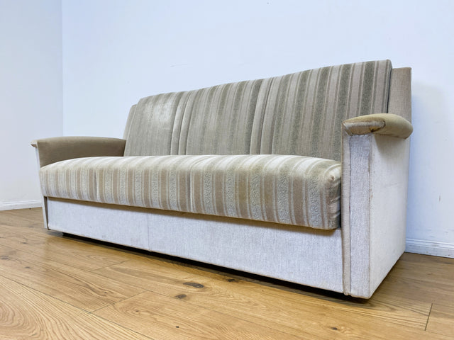 WMK # Gemütliches und gut erhaltenes 70er Jahre Sofa mit Schlaffunktion, Bettwäschefach, bequemen Federkern und grau beigem Originalbezug # Couch Schlafsofa Schlafcouch Klappcouch Retro Vintage Berlin