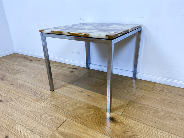 WMK I Stilvoller 70er Jahre Space Age Couchtisch mit charaktervoller Onyx Platte auf Chrom Tischgestell I Wohnzimmertisch Coffee Table Marmor Hollywood Regency Vintage Berlin Köln München Hamburg 60er