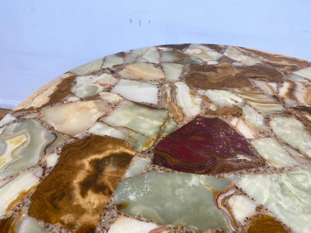 WMK I Besonders schöner 70er Jahre Space Age Couchtisch mit charaktervoller runder Onyx Platte auf formschönem Chrom Tischgestell I Wohnzimmertisch Coffee Table Marmor Hollywood Regency Vintage Berlin
