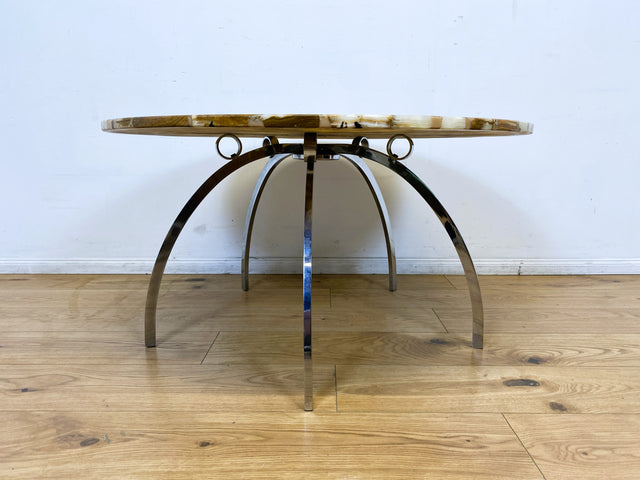 WMK I Besonders schöner 70er Jahre Space Age Couchtisch mit charaktervoller runder Onyx Platte auf formschönem Chrom Tischgestell I Wohnzimmertisch Coffee Table Marmor Hollywood Regency Vintage Berlin