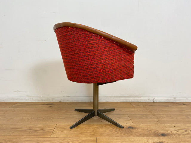 WMK # 1/2 Kultiger & gut erhaltener 70er Jahre Space Age Drehsessel mit Originalbezug und Kunstleder Umrahmung # Sessel Armchair Stuhl Clubsessel Schalensessel Cocktailsessel Lesesessel Vintage Retro