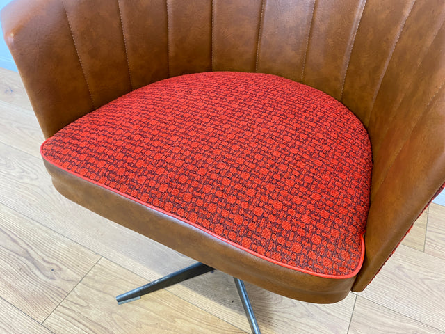 WMK # 1/2 Kultiger & gut erhaltener 70er Jahre Space Age Drehsessel mit Originalbezug und Kunstleder Umrahmung # Sessel Armchair Stuhl Clubsessel Schalensessel Cocktailsessel Lesesessel Vintage Retro