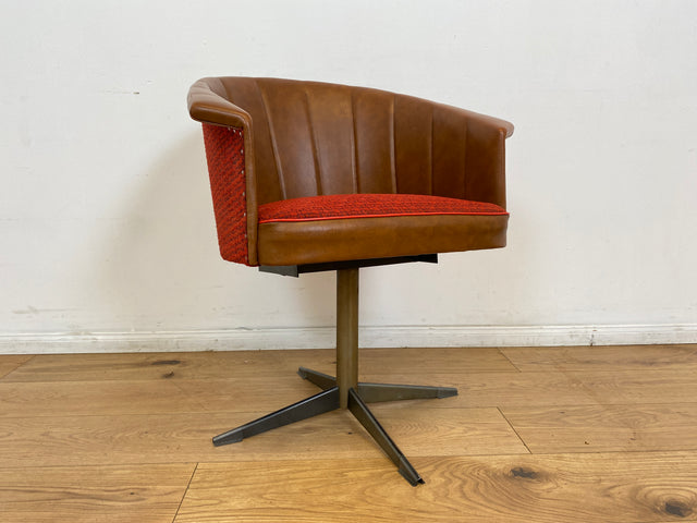 WMK # 1/2 Kultiger & gut erhaltener 70er Jahre Space Age Drehsessel mit Originalbezug und Kunstleder Umrahmung # Sessel Armchair Stuhl Clubsessel Schalensessel Cocktailsessel Lesesessel Vintage Retro