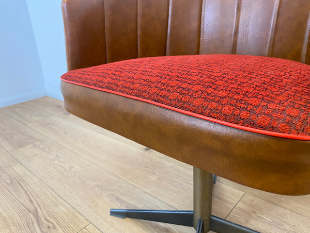 WMK # 1/2 Kultiger & gut erhaltener 70er Jahre Space Age Drehsessel mit Originalbezug und Kunstleder Umrahmung # Sessel Armchair Stuhl Clubsessel Schalensessel Cocktailsessel Lesesessel Vintage Retro