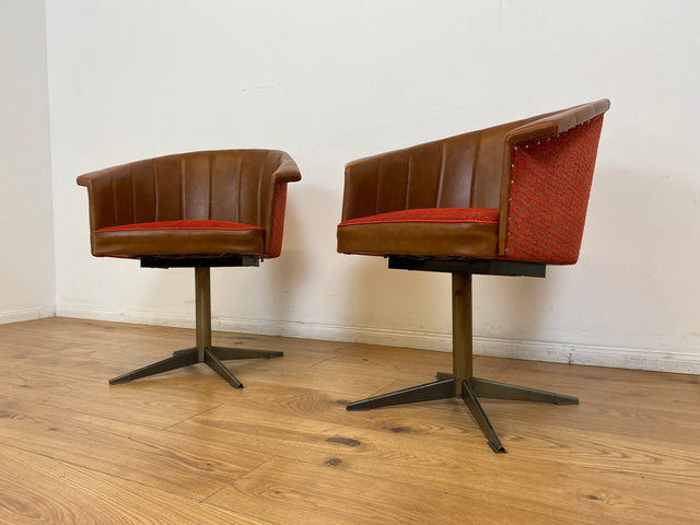 WMK # 1/2 Kultiger & gut erhaltener 70er Jahre Space Age Drehsessel mit Originalbezug und Kunstleder Umrahmung # Sessel Armchair Stuhl Clubsessel Schalensessel Cocktailsessel Lesesessel Vintage Retro