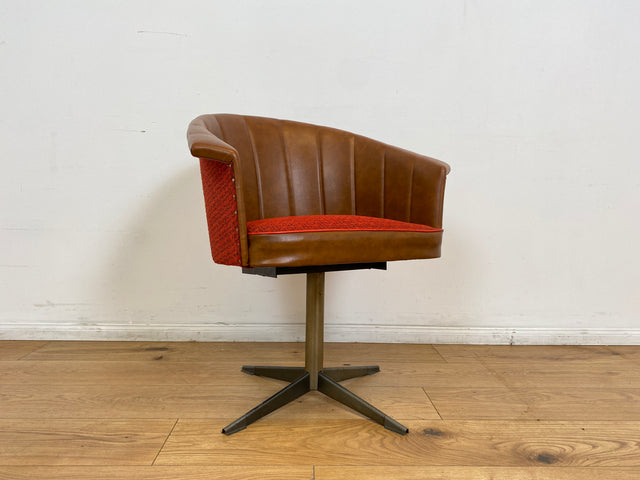 WMK # 1/2 Kultiger & gut erhaltener 70er Jahre Space Age Drehsessel mit Originalbezug und Kunstleder Umrahmung # Sessel Armchair Stuhl Clubsessel Schalensessel Cocktailsessel Lesesessel Vintage Retro