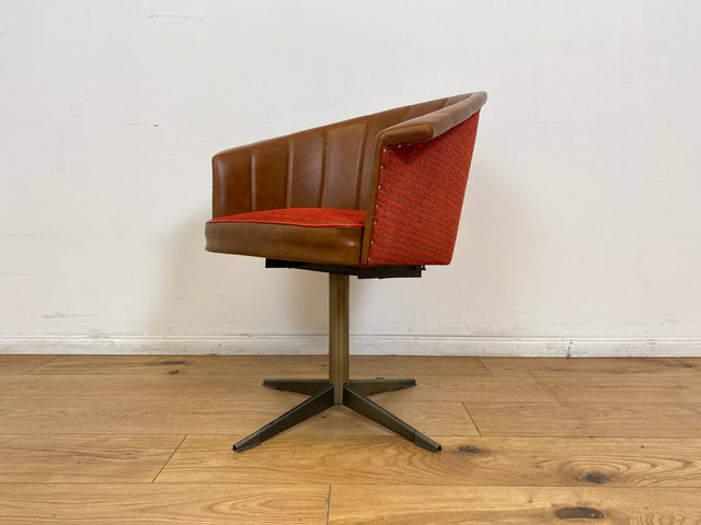 WMK # 1/2 Kultiger & gut erhaltener 70er Jahre Space Age Drehsessel mit Originalbezug und Kunstleder Umrahmung # Sessel Armchair Stuhl Clubsessel Schalensessel Cocktailsessel Lesesessel Vintage Retro