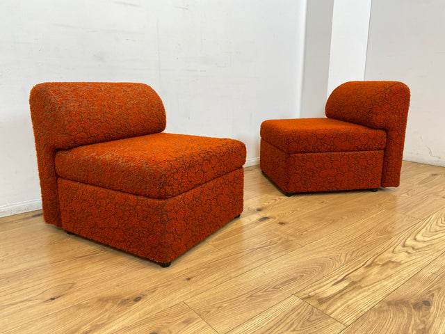 WMK I Kultiges 70er Jahre Space Age Modular Sofa aus 2 Sessel mit grandiosem orangem Originalbezug & Staufächern