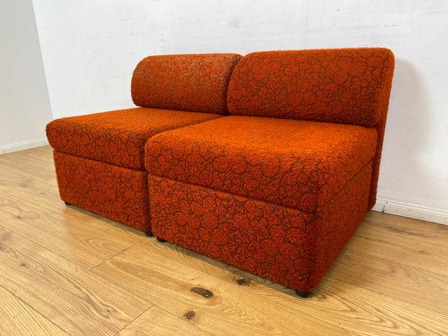 WMK I Kultiges 70er Jahre Space Age Modular Sofa aus 2 Sessel mit grandiosem orangem Originalbezug & Staufächern