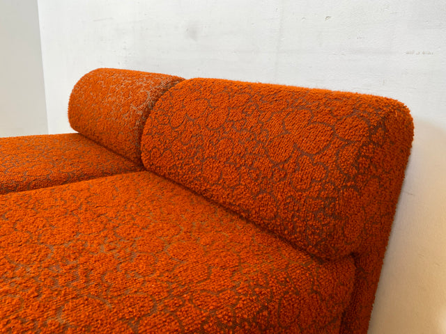 WMK I Kultiges 70er Jahre Space Age Modular Sofa aus 2 Sessel mit grandiosem orangem Originalbezug & Staufächern