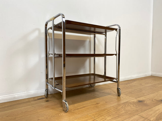 WMK # Kultiger & gut erhaltener faltbarer 1970er Jahre Servierwagen mit Chromgestell & auf Rollen # Teewagen Barwagen Klapptisch Beistelltisch Couchtisch Space Age Vintage Industrial Design 70er Retro