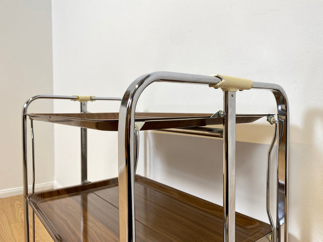 WMK # Kultiger & gut erhaltener faltbarer 1970er Jahre Servierwagen mit Chromgestell & auf Rollen # Teewagen Barwagen Klapptisch Beistelltisch Couchtisch Space Age Vintage Industrial Design 70er Retro