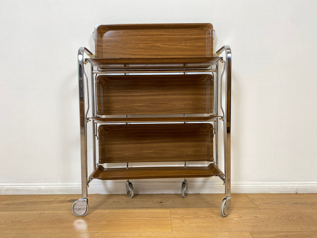 WMK # Kultiger & gut erhaltener faltbarer 1970er Jahre Servierwagen mit Chromgestell & auf Rollen # Teewagen Barwagen Klapptisch Beistelltisch Couchtisch Space Age Vintage Industrial Design 70er Retro