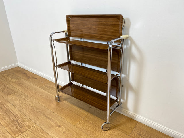 WMK # Kultiger & gut erhaltener faltbarer 1970er Jahre Servierwagen mit Chromgestell & auf Rollen # Teewagen Barwagen Klapptisch Beistelltisch Couchtisch Space Age Vintage Industrial Design 70er Retro