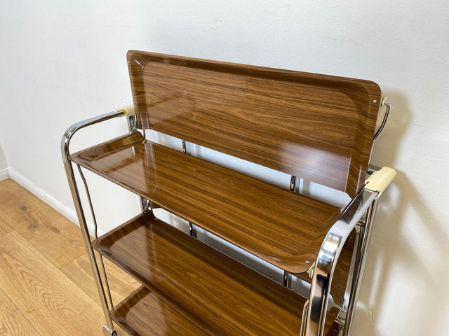 WMK # Kultiger & gut erhaltener faltbarer 1970er Jahre Servierwagen mit Chromgestell & auf Rollen # Teewagen Barwagen Klapptisch Beistelltisch Couchtisch Space Age Vintage Industrial Design 70er Retro