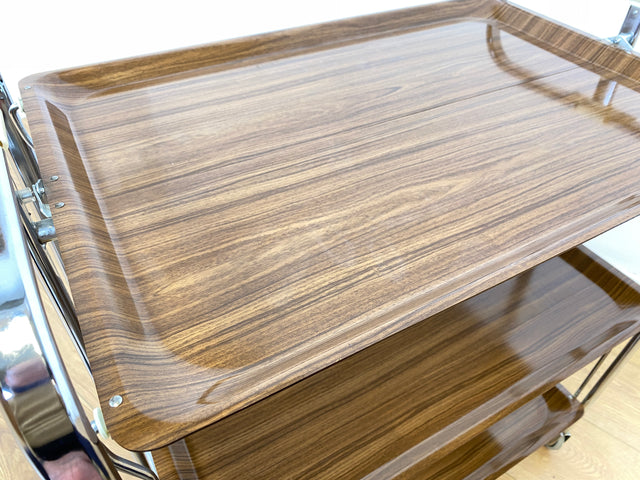WMK # Kultiger & gut erhaltener faltbarer 1970er Jahre Servierwagen mit Chromgestell & auf Rollen # Teewagen Barwagen Klapptisch Beistelltisch Couchtisch Space Age Vintage Industrial Design 70er Retro