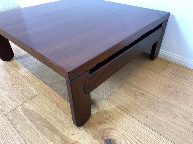 WMK I Stilvoller & sehr gut erhaltener niedriger 70er Space Age Couchtisch aus dunklem Holz I Wohnzimmertisch Coffee Table Clubtisch Sitzgarnitur Retro Vintage Mid-Century Berlin Leipzig Bayern NRW