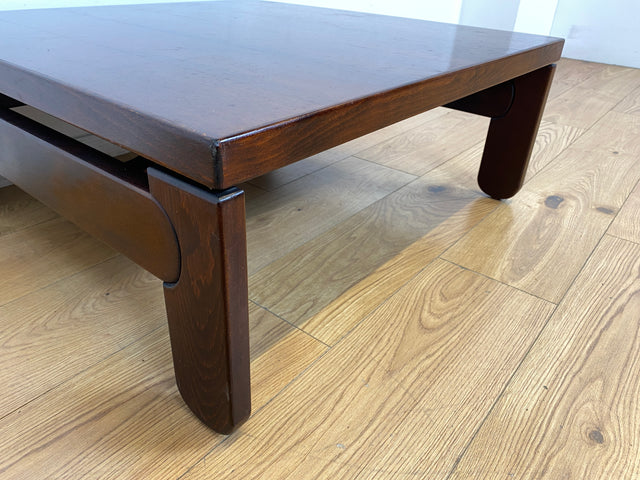 WMK I Stilvoller & sehr gut erhaltener niedriger 70er Space Age Couchtisch aus dunklem Holz I Wohnzimmertisch Coffee Table Clubtisch Sitzgarnitur Retro Vintage Mid-Century Berlin Leipzig Bayern NRW