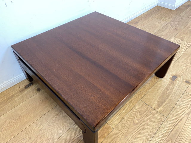 WMK I Stilvoller & sehr gut erhaltener niedriger 70er Space Age Couchtisch aus dunklem Holz I Wohnzimmertisch Coffee Table Clubtisch Sitzgarnitur Retro Vintage Mid-Century Berlin Leipzig Bayern NRW