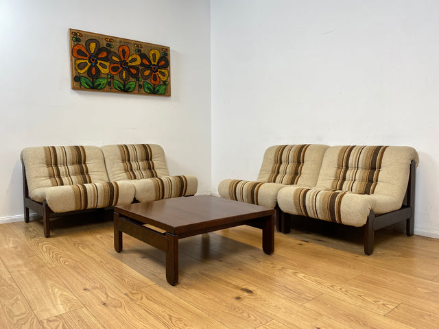 WMK I Stilvoller & sehr gut erhaltener niedriger 70er Space Age Couchtisch aus dunklem Holz I Wohnzimmertisch Coffee Table Clubtisch Sitzgarnitur Retro Vintage Mid-Century Berlin Leipzig Bayern NRW