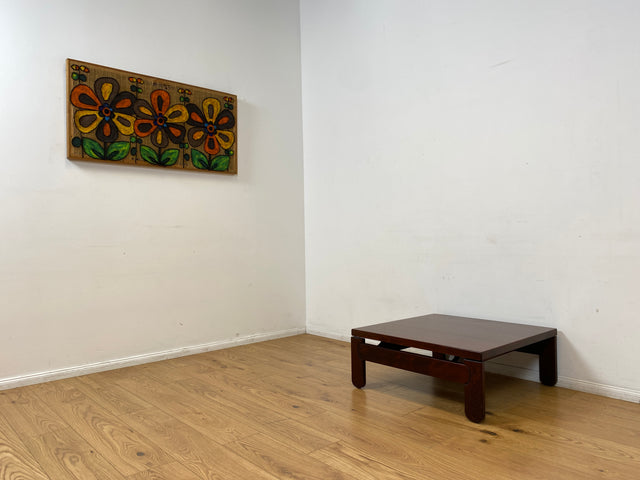 WMK I Stilvoller & sehr gut erhaltener niedriger 70er Space Age Couchtisch aus dunklem Holz I Wohnzimmertisch Coffee Table Clubtisch Sitzgarnitur Retro Vintage Mid-Century Berlin Leipzig Bayern NRW