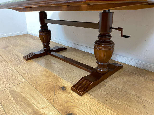 WMK I Klassischer großer 90er Jahre Couchtisch im antiken Stil mit wunderschöner Marmor Tischplatte, höhenverstellbar
