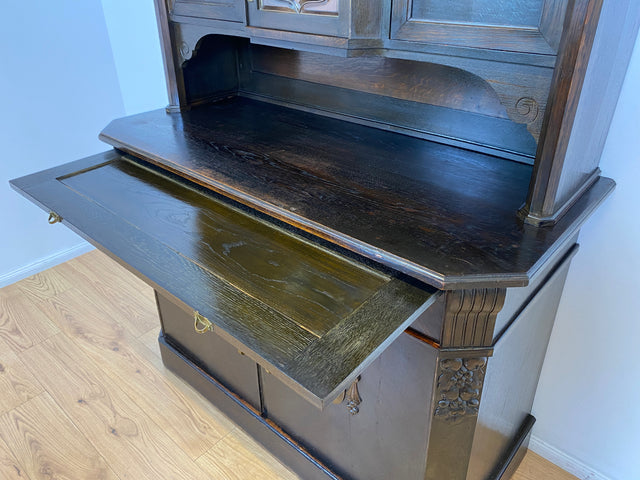 WMK # Imposante antike Anrichte aus massiver Eiche mit Messingbeschlägen & facettiertem Glas # Buffet Büfett Küchenanrichte Kredenz Geschirrschrank Küche Vitrine Schrank Gründerzeit Jugendstil Vintage