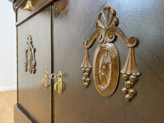 WMK # Imposante antike Anrichte aus massiver Eiche mit Messingbeschlägen & facettiertem Glas # Buffet Büfett Küchenanrichte Kredenz Geschirrschrank Küche Vitrine Schrank Gründerzeit Jugendstil Vintage