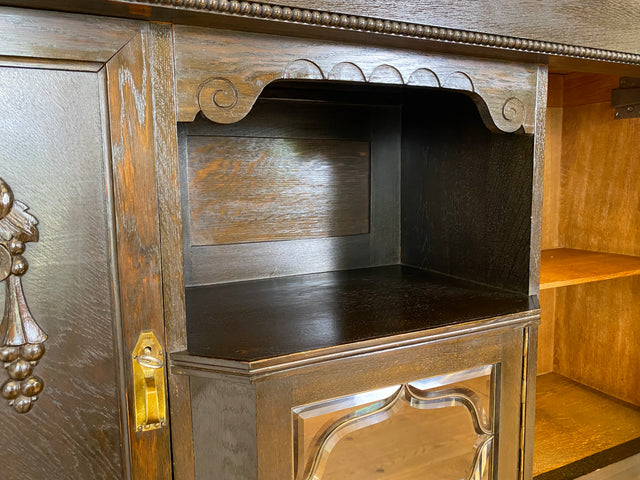 WMK # Imposante antike Anrichte aus massiver Eiche mit Messingbeschlägen & facettiertem Glas # Buffet Büfett Küchenanrichte Kredenz Geschirrschrank Küche Vitrine Schrank Gründerzeit Jugendstil Vintage