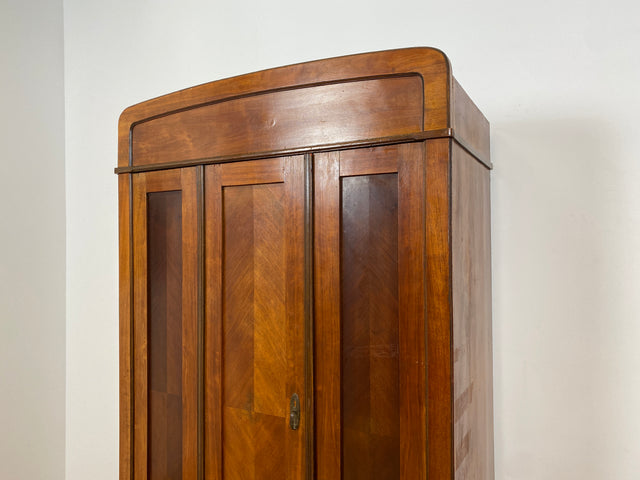 WMK # Formschöner antiker Kleiderschrank aus vollem Holz in Nußbaum, um 1910 # Schrank Vertiko Schlafzimmerschrank Flurschrank Dielenschrank Bauernschrank Wardrobe Spiegel Jugendstil Art Deco Vintage