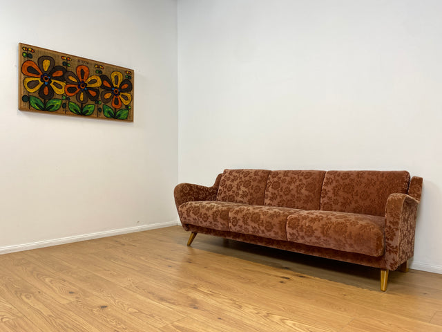 WMK # Formschöne und sehr gut erhaltene Mid-Century Schlafcouch mit samtartigem Originalbezug in floralem Altrosa und Bettwäschefach # Schlafsofa Klappcouch Sofa Couch 3-Sitzer 3er Daybed Vintage 60er