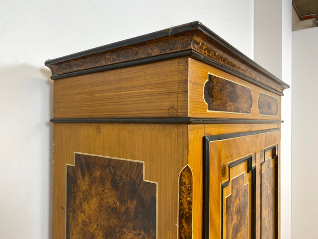 WMK I Wunderschöner Biedermeier Wäscheschrank aus vollem Holz in Nussbaum mit Schubladen, um 1850 I Schrank Kleiderschrank Highboard Cabinet Wardrobe Vertiko Armoire Historismus Antik Vintage Berlin