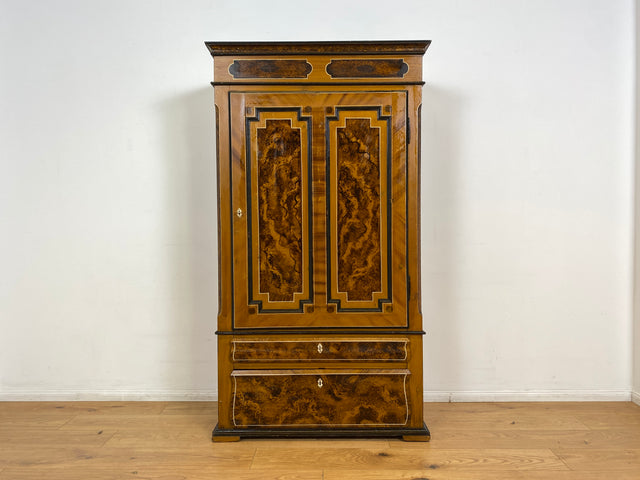 WMK I Wunderschöner Biedermeier Wäscheschrank aus vollem Holz in Nussbaum mit Schubladen, um 1850 I Schrank Kleiderschrank Highboard Cabinet Wardrobe Vertiko Armoire Historismus Antik Vintage Berlin
