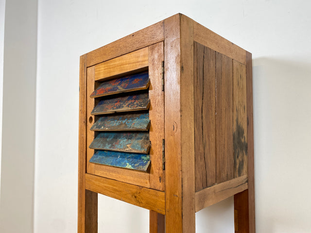 Boatwood by WMK I Besonderes Regal mit Lamellentüren I Handmade Unikat aus altem Bootsholz I Teakholz massiv I Holzregal Bücherregal Bücherschrank Küchenregal Badschrank Badregal Flurregal Berlin Kiel