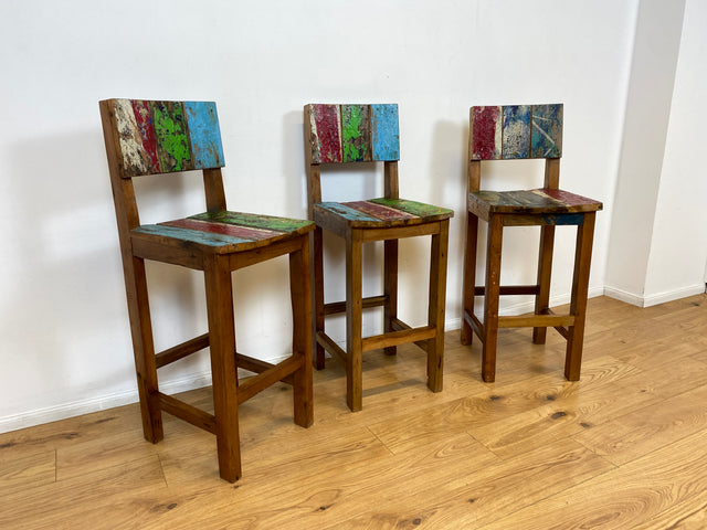 Boatwood by WMK I 1/3 Schöner bunter Barhocker I ein handmade Unikat aus altem Bootsholz l Teakholz massiv I Hocker Sitzhocker Küchenstuhl Holzstuhl Stuhl Bar Stool Hausbar Gastro Berlin Rostock Sylt