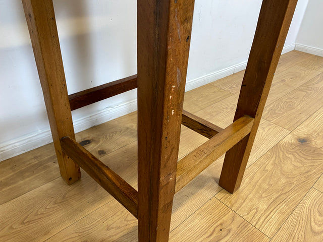 Boatwood by WMK I 1/3 Schöner bunter Barhocker I ein handmade Unikat aus altem Bootsholz l Teakholz massiv I Hocker Sitzhocker Küchenstuhl Holzstuhl Stuhl Bar Stool Hausbar Gastro Berlin Rostock Sylt