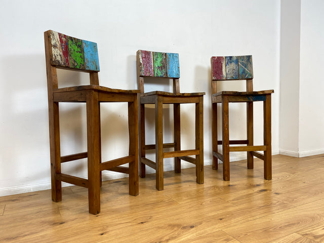 Boatwood by WMK I 1/3 Schöner bunter Barhocker I ein handmade Unikat aus altem Bootsholz l Teakholz massiv I Hocker Sitzhocker Küchenstuhl Holzstuhl Stuhl Bar Stool Hausbar Gastro Berlin Rostock Sylt