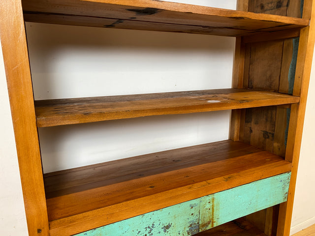 Boatwood by WMK I Nachhaltiges handgefertigtes Bücherregal aus altem Bootsholz I Teakholz massiv I Bücherschrank Regal Highboard Holzregal Küchenregal Raumtrenner Loft Bootsmöbel I Berlin Rostock Köln