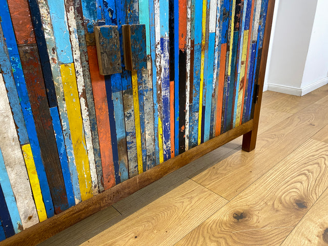 Boatwood by WMK I Detailreicher und geräumiger Schrank I Handmade Unikat aus altem Bootsholz I Teakholz massiv I Highboard Kommode Sideboard Schuhschrank Anrichte Bootsmöbel Berlin Stuttgart Rostock