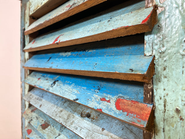 Boatwood by WMK I Besonderer Schrank aus altem Bootsholz in meeresblauer Originalfarbe mit Lamellentür I handgefertigtes Unikat I Highboard Küchenschrank Schuhschrank Bücherschrank Wäscheschank Loft