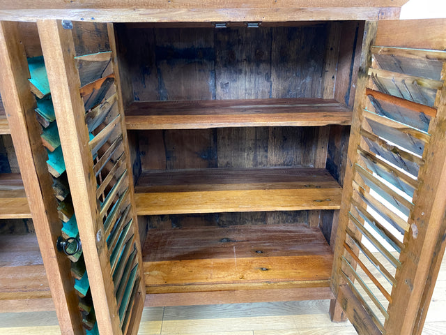 Originelles Highboard handgefertigt aus altem Bootsholz mit Lamellen Türen I Schrank Sideboard Kommode Anrichte Küchenschrank Schuhschrank Flurkommode Flurschrank I