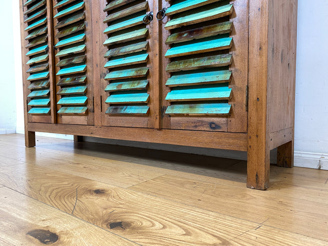 Originelles Highboard handgefertigt aus altem Bootsholz mit Lamellen Türen I Schrank Sideboard Kommode Anrichte Küchenschrank Schuhschrank Flurkommode Flurschrank I