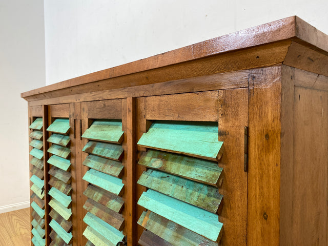 Originelles Highboard handgefertigt aus altem Bootsholz mit Lamellen Türen I Schrank Sideboard Kommode Anrichte Küchenschrank Schuhschrank Flurkommode Flurschrank I