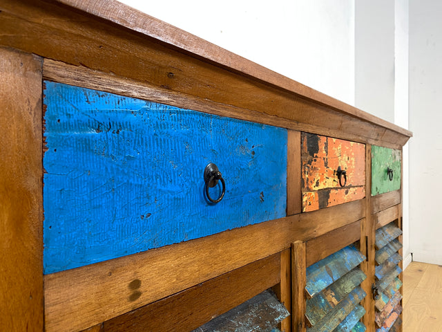 Besondere Anrichte handgefertigt aus altem Bootsholz mit Lamellen Türen & Schubladen I Teakholz I Schrank Sideboard Kommode Büfett Küchenschrank Wäscheschrank I