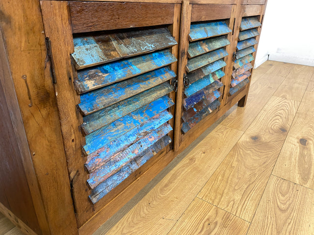 Besondere Anrichte handgefertigt aus altem Bootsholz mit Lamellen Türen & Schubladen I Teakholz I Schrank Sideboard Kommode Büfett Küchenschrank Wäscheschrank I